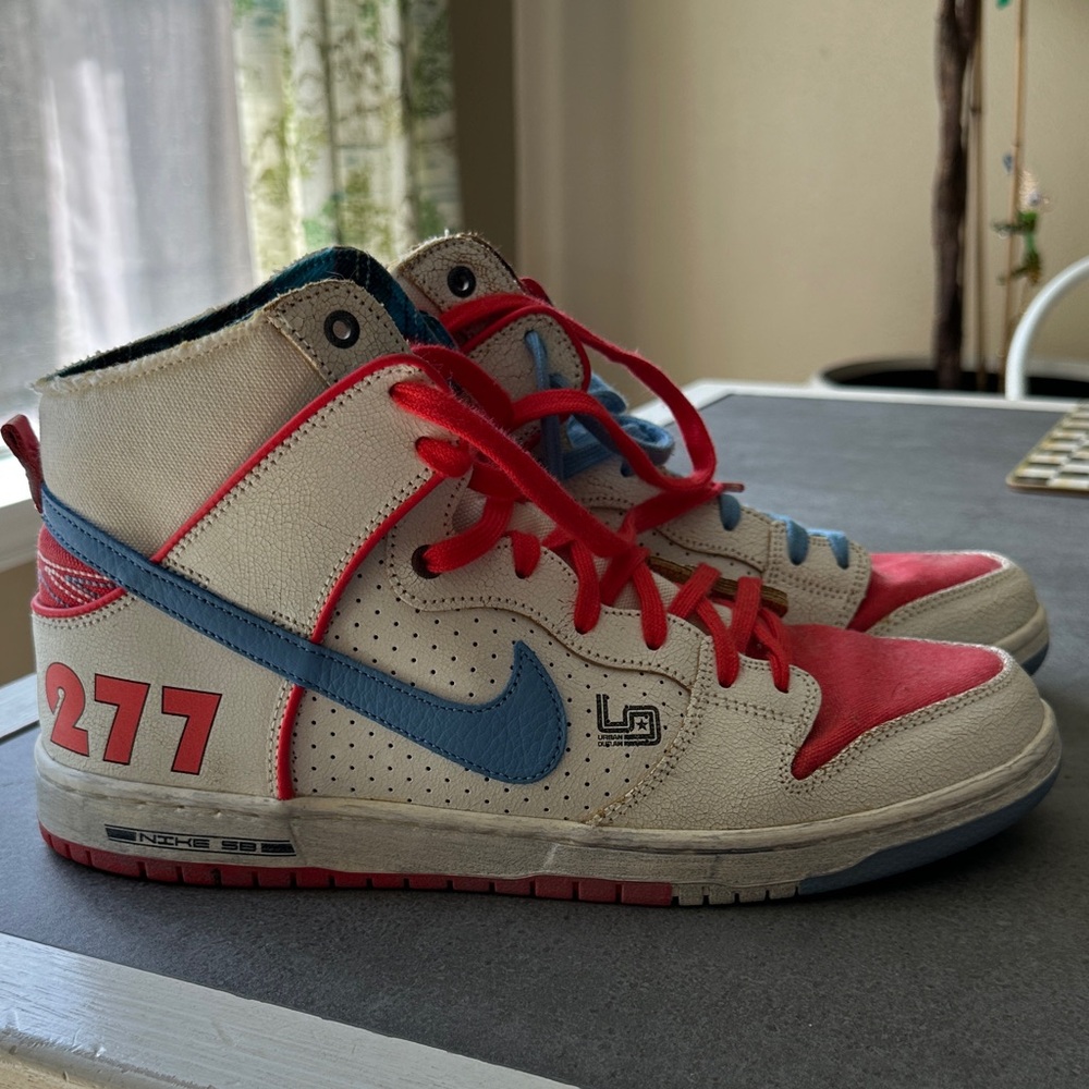 Nike SB Dunk High Pro
Ishod Wair x Magnus Walker - Size 12